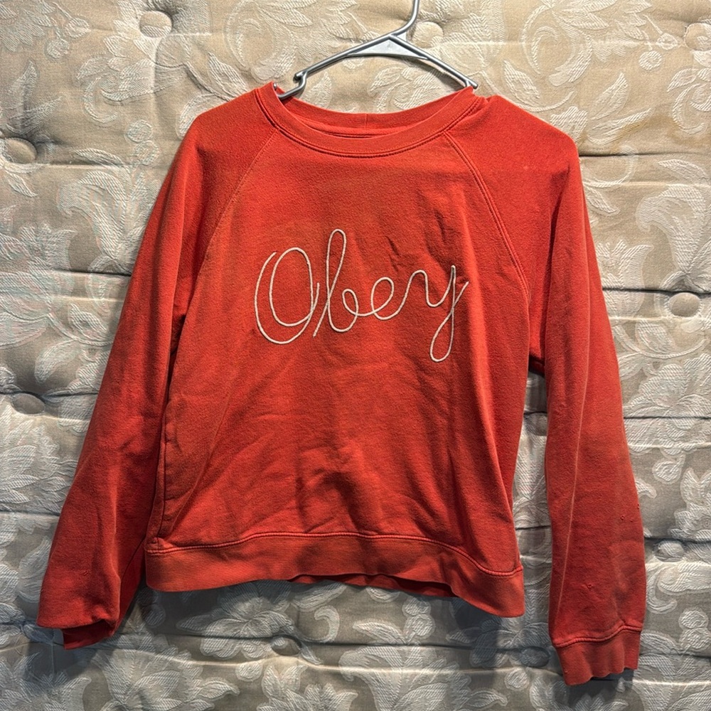 Obey pullover